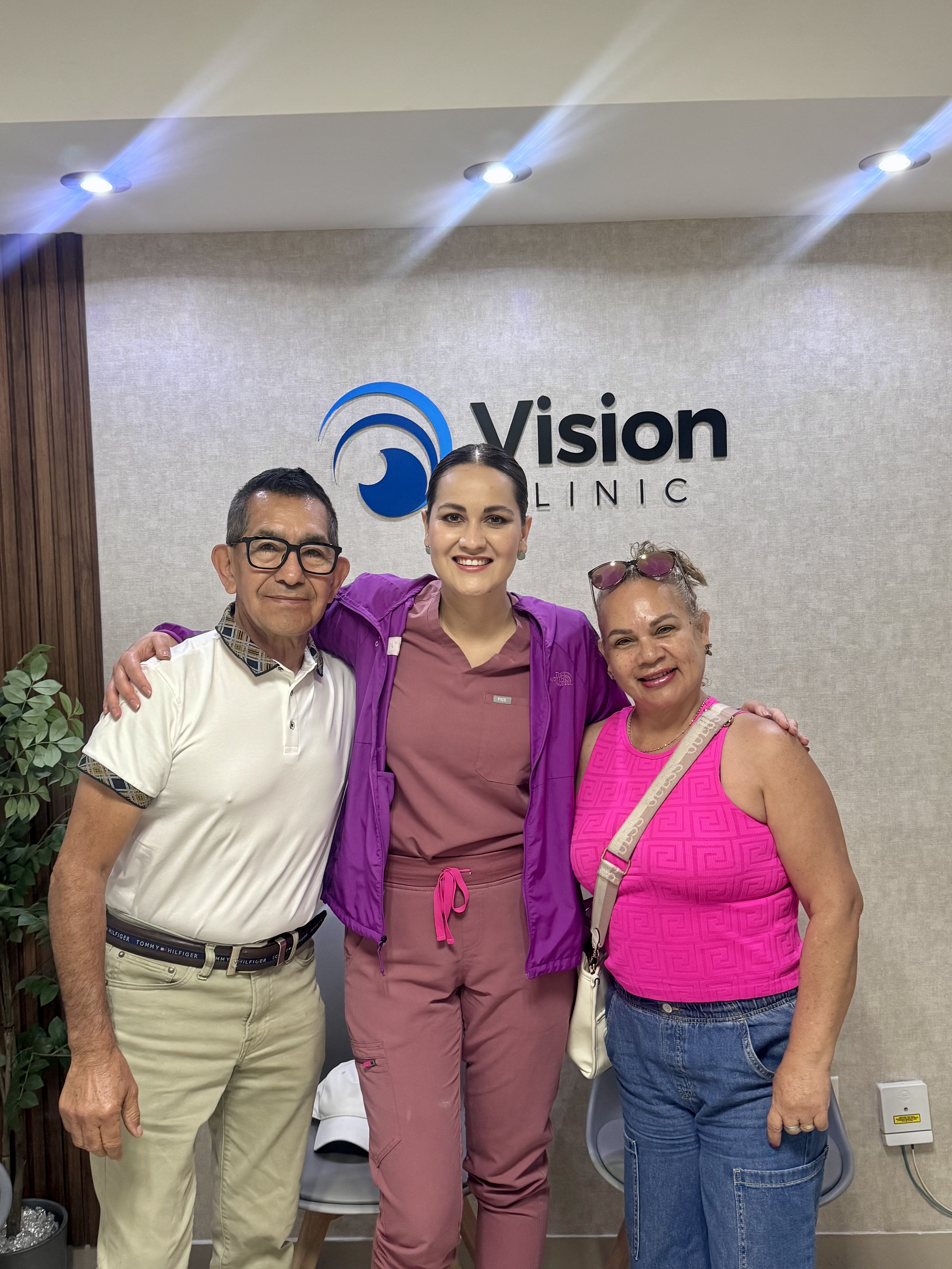 Pacientes felices en Vision Clinic