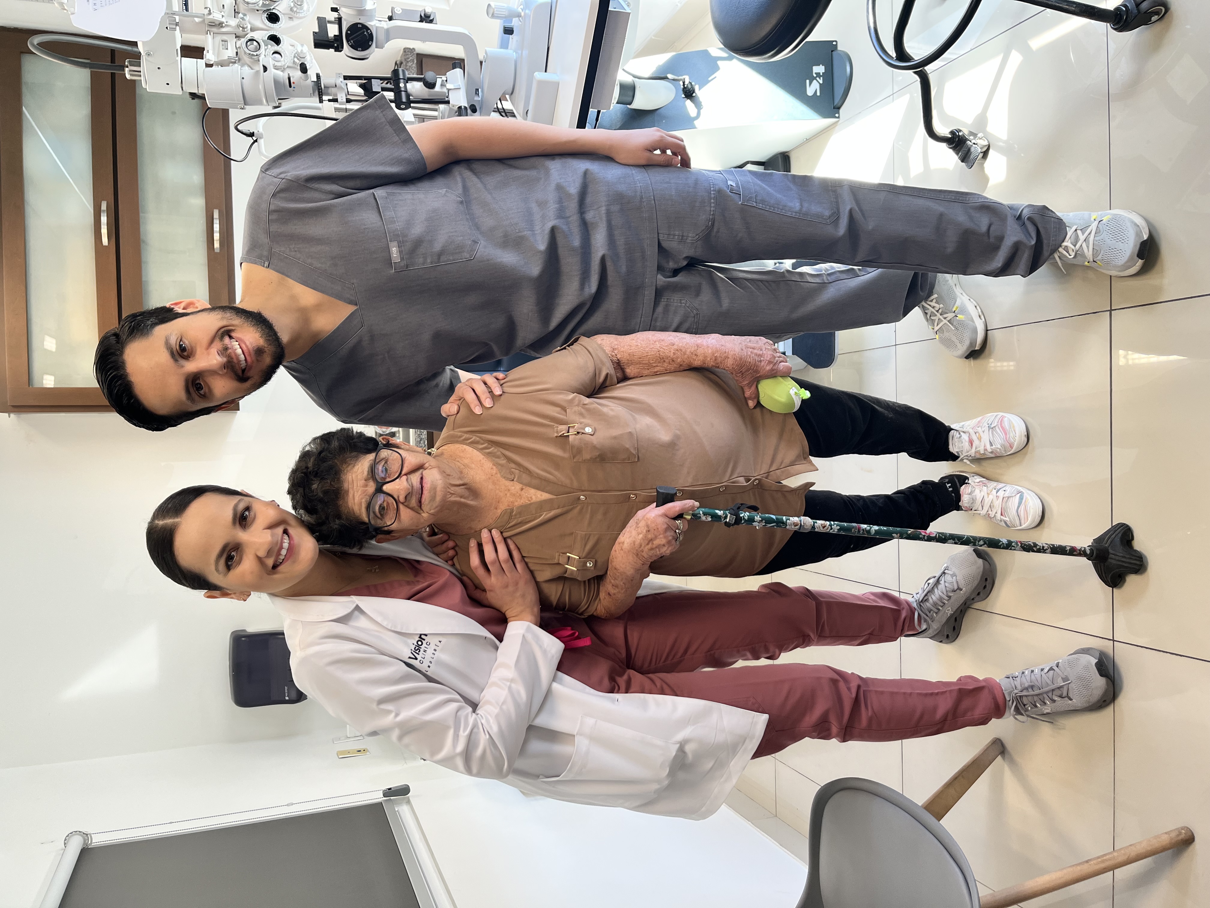 Pacientes felices en Vision Clinic