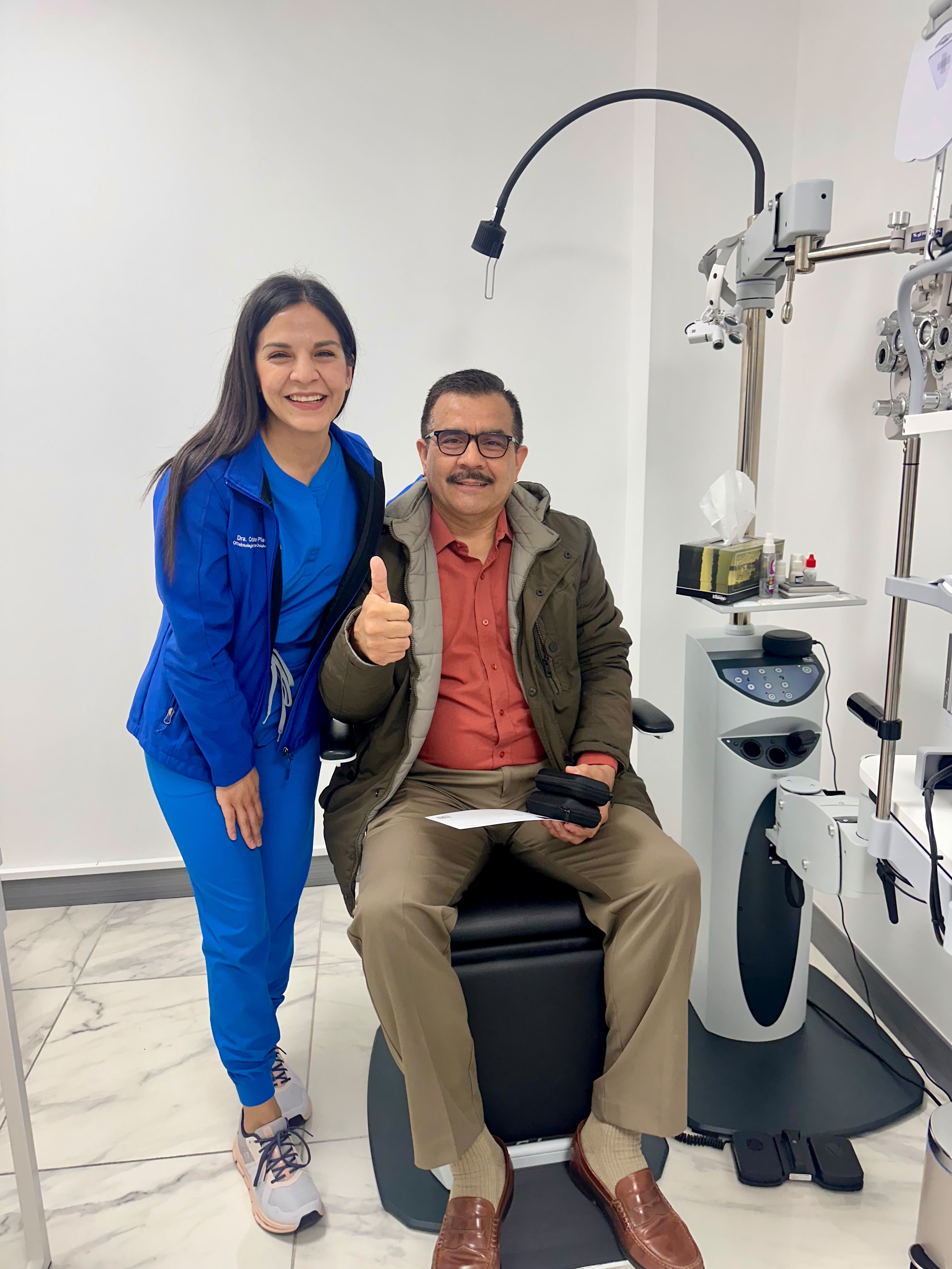 Pacientes felices en Vision Clinic
