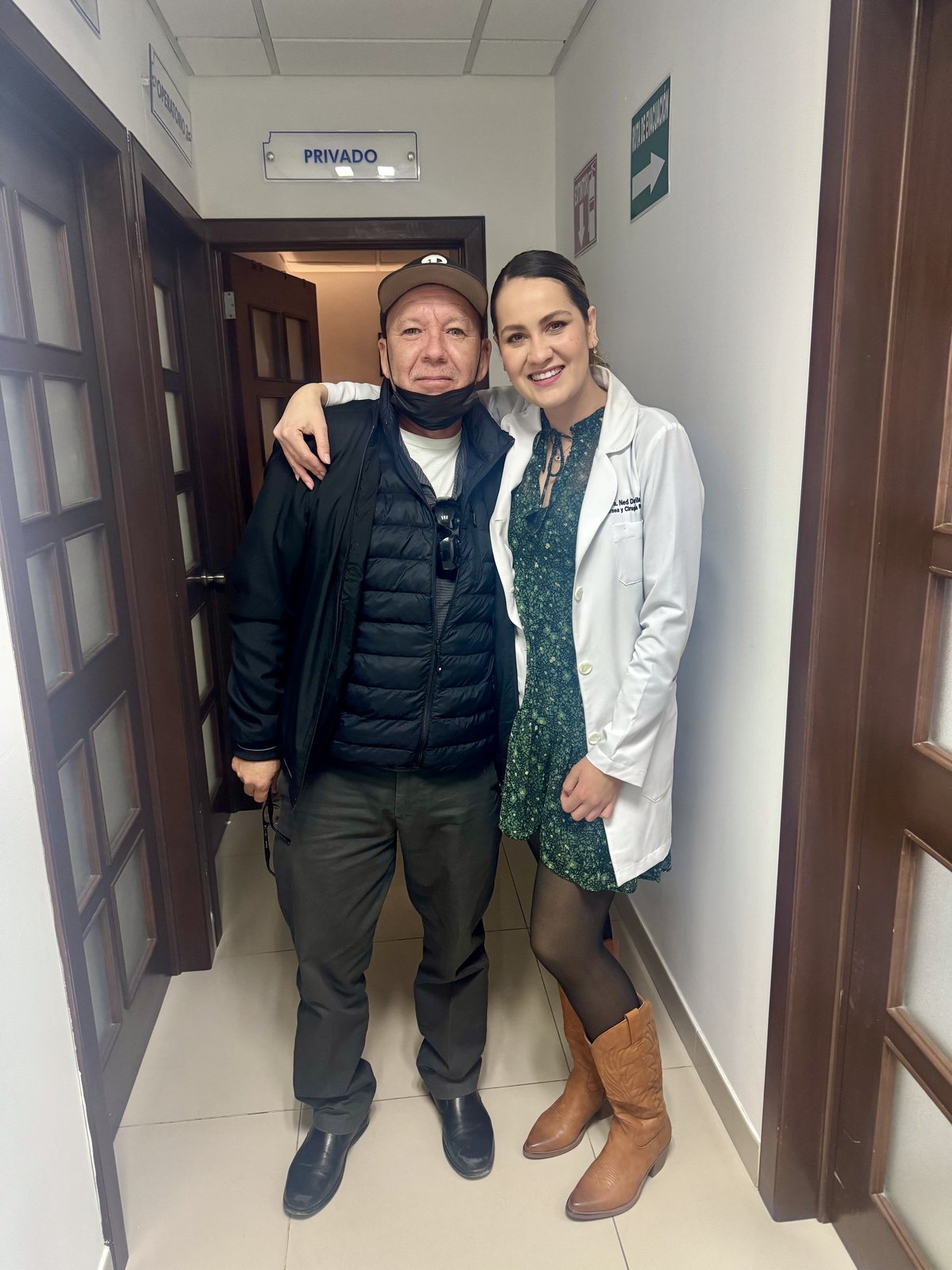 Paciente operado de catarata en ambos ojos (AO) en Vision Clinic.
